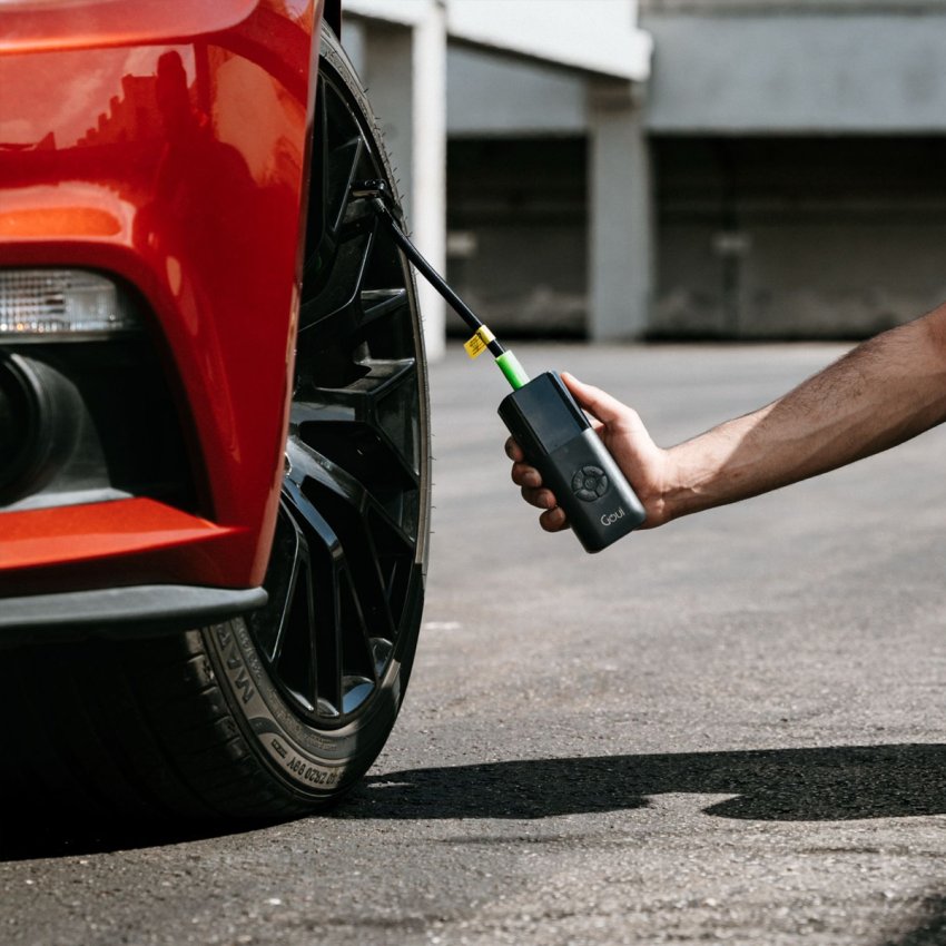 Goui PUMP Portable Air Compressor with USB 3.5mtr Cable and Car Charger
